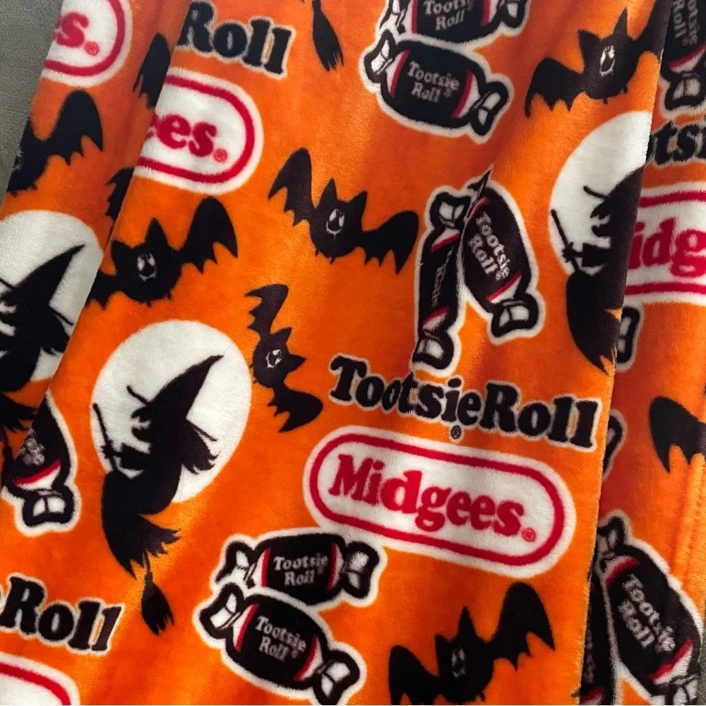 Halloween‎ Tootsie Roll Witch Throw Blanket 48x56
